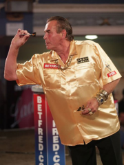 The ‘King of Bling’ Bobby George will be on Conex Bänninger