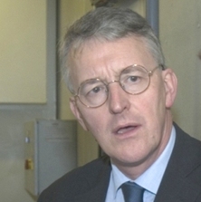 Minister switches on CHP system at Fera research agency 