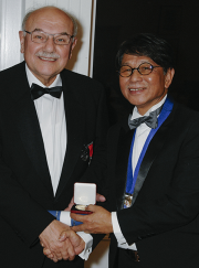 Lou Bedocs (left) with CIBSE president Peter Y Wong. 