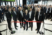 Christiane Schaufler-Münch cutting the ribbon at the new headquarters.